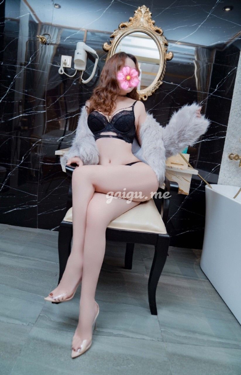 Trúc Linh – Vẻ đẹp thuần khiết của cô gái Hà Thành, body nóng bỏng, gợi dục.